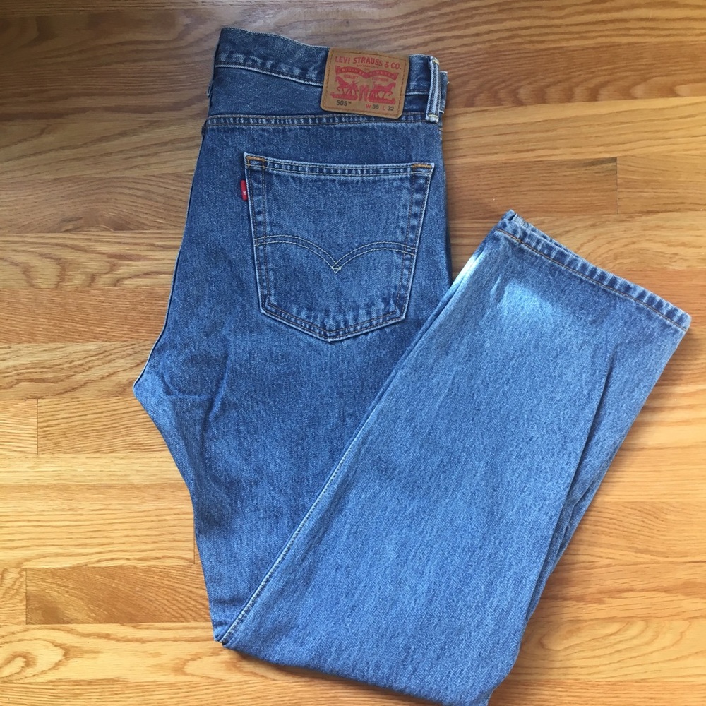Levi’s Medium Wash 505 Regular Straight Fit Jeans